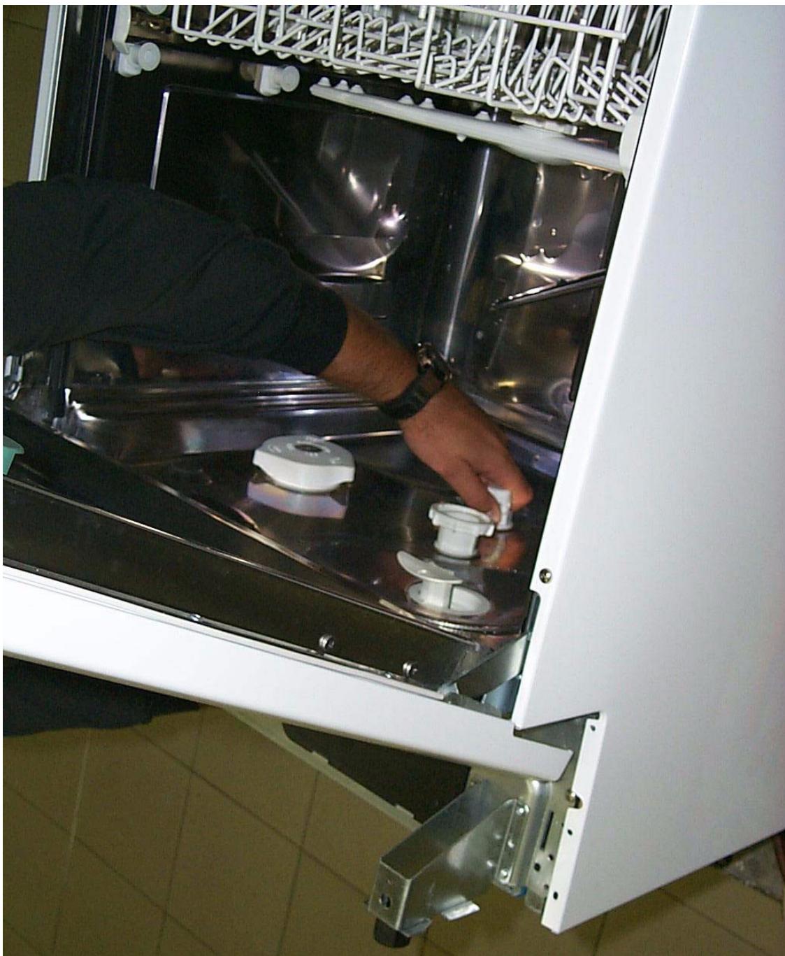 ARISTON LV67RANBDANTHRACO - DÉMONTAGE DU GROUPE MOTEUR - CARTER - 1