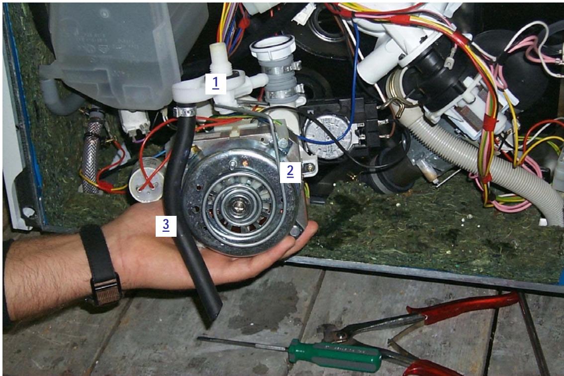 ARISTON LV67RANBDANTHRACO - DÉMONTAGE DU GROUPE MOTEUR - CARTER - 5