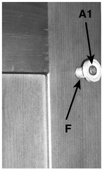 ARISTON LV67RANBDANTHRACO - Fixation des étriers à la porte en bois - 5