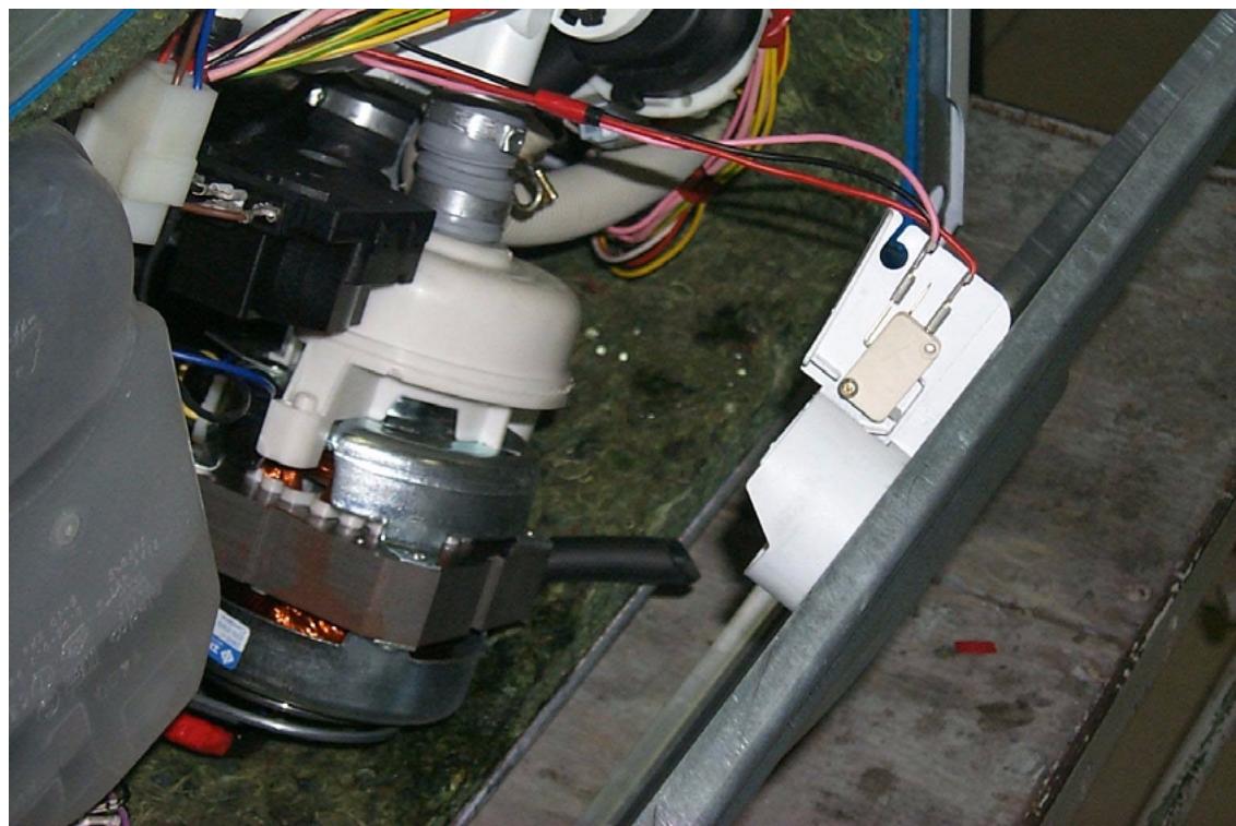 ARISTON LV67RANBDANTHRACO - DÉMONTAGE DU GROUPE MOTEUR - CARTER - 2