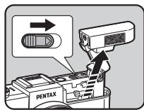 PENTAX Q-S1 GRIS MTL ROUGE CARMIN - Faites glisser l'interrupteur de déploiement du flash. - 1