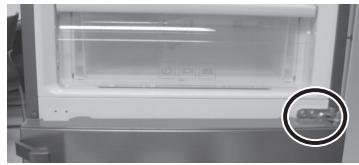 SAMSUNG RBSZJ501MWW - Démontage de la porte du réfrigerateur - 17