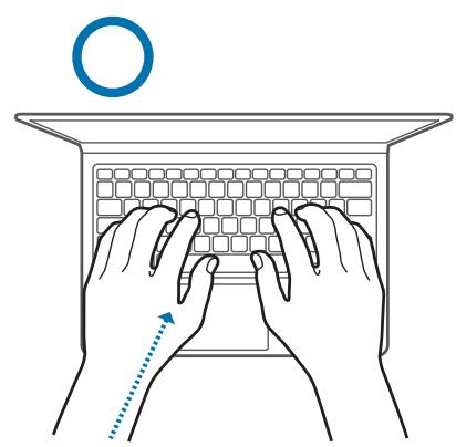 SAMSUNG GalaxyBook2Pro - Bras et mains - 3