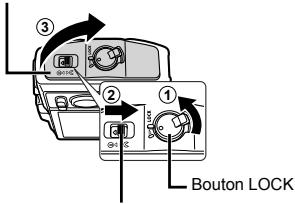 OLYMPUS KiT TG-830 - Insertion et retrait de la batterie et de la carte (disponible dans le commerce) - 1
