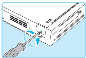 NINTENDO PACK Wii U PREMIUM - Retournez la console et retirez le couvercle de la pile - 1