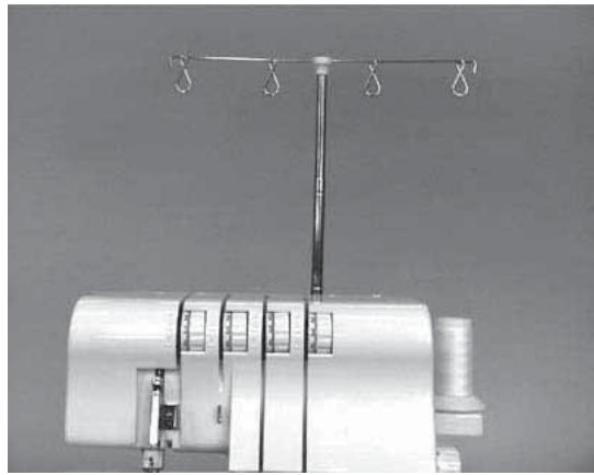 SINGER 14 SH 644 - Installation du guide-fil téléscopique rentré - 1
