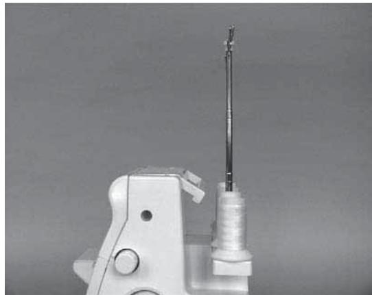 SINGER 14 SH 644 - Installation du guide-fil téléscopique rentré - 2