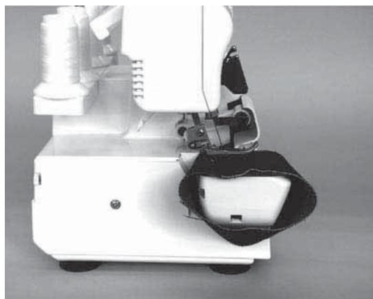 SINGER 14 SH 644 - Comment remetre le plateau devant - 3