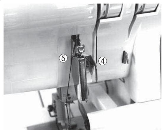SINGER 14 SH 644 - 4) Enfilage de l'aiguille gauche (bleue) - 5