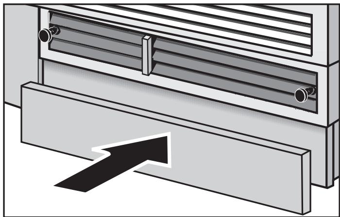 MIELE WT 1602 - Fixer la plinthe - 3
