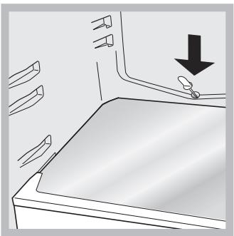 INDESIT INCB310AA - Sbrinare il vano frigorifero - 1