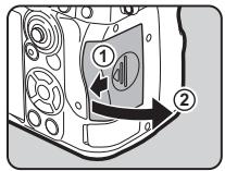 PENTAX K-3 MARK III NU NOIR - Insertion d'une carte mémoire - 1
