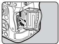 PENTAX K-3 MARK III NU NOIR - Insertion d'une carte mémoire - 3