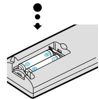 SAMSUNG HT-DL70 - Inserer les PILES de la télécommande - 2