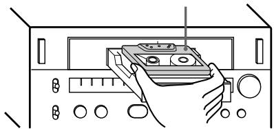 SONY TCSD1 - Appuyez sur ≌ de la platine à cassette pour ouvrir le plateau de cassette et insérez une cassette vierge. - 1