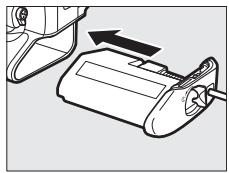NIKON D5 - Insérez le connecteur d'alimentation. - 1