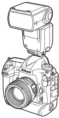 NIKON D5 - Installez le flash sur la griffe flash. - 1