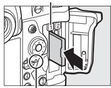 NIKON D5 - Insérez la carte mémoire. - 1