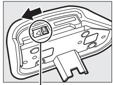 NIKON D5 - Fixez le volet à l'accumulateur. - 1