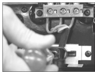 AIRLUX AX96CEIX - REEMPLACEMENT DU CABLE D'ALIMENTATION (cette opération ne doit être effectuee que par du personnel qualifie) - 2