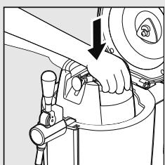 KRUPS 2932FD - Installer le fût "Compatible Beertender" à l'intérieur du système - 2