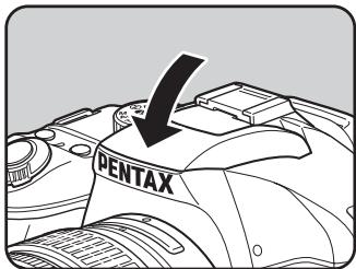 PENTAX KM+18-55+KIT+CHARG - Appuyez sur la partie indiquée sur l'illustration pour rétracter le flash. - 1