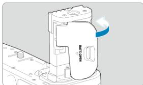 CANON R6 - Retirez le couvercle du compartment de la batterie. - 3