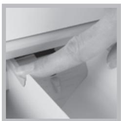 ARISTON AVXXL 120 FR BLANC - Nettoyage du tiroir et des bacs à produits lessiviels - 1