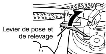 TECHNICS SL1200MK5 - Soulever le levier de pose et de relevage puis placer le bras de lecture au-dessus du disque. - 1