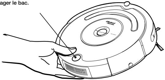 IROBOT ROOMBA PET 563 - Retirer et vider le bac du roomba après chaque utilisation - 1