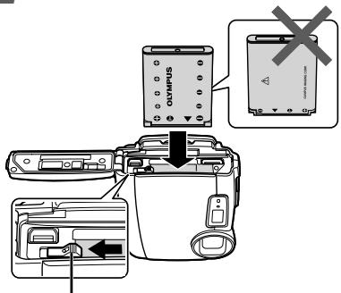 OLYMPUS TOUGH 3000 - Verrou du couvercle de la batterie/ carte/connecteur - 2