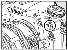 NIKON D300+18/200+MBD10 - Prise synchro - 1