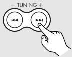 DENON S-301 - Appuyez sur la touche + ou - l'unité principale peut, ou TUNING + ou - la télécommande pour sélectionner le numéro de préréglage. - 2