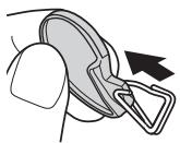 FUJIFILM MXE-2NOiR - Ouvrez une des attaches de courroie. - 1