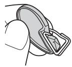 FUJIFILM MXE-2NOiR - Ouvrez une des attaches de courroie. - 2