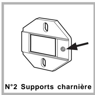 HOTPOINT AWM 129 - Application du panneau d'habillage en bois sur la porte et montage du machine à laver à l'intérieur des éléments: - 6