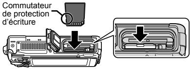 OLYMPUS TG-2 RED - Insertion et retrait de la batterie et de la carte (disponible dans le commerce) - 3