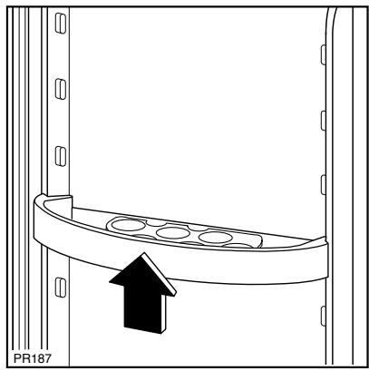 BRANDT SB 3050 - Positionnement des balconnets de la contre-porte - 1