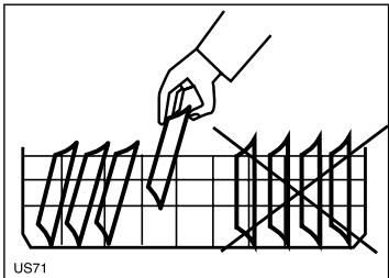 ARTHUR MARTIN ASL 6229 SC - Dans le cas de chargement des assiettes dans le panier supérieur: - 1