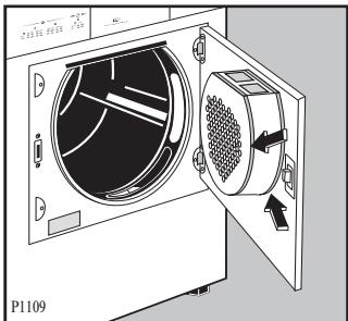 FAURE FTB223 - Nettoyage de la porte - 1