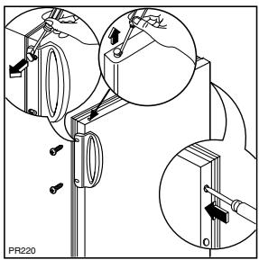 FAURE FFU 25S - La porte de ce congélateur est reversible: son sens d'ouverture peut être modifié en fonction du souhait de l'utilisateur. - 5