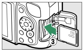 NIKON 05200 KIT 18-55VRIT + 55 - Insérer une carte mémoire (disponible séparément). - 2