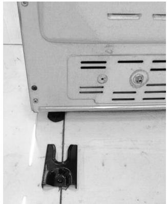 PROLINE P6OIMCIXT - Installation du support anti-basculement sur le sol - 5