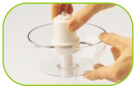 MAGIMIX 14441 MINI PLUS RAISIN - DEMONTAGE DES ACCESSOIREST DES CUVES - 3