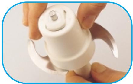 MAGIMIX 14441 MINI PLUS RAISIN - MONTAGE DES ACCESSOIRES - 2