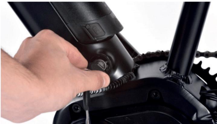 MADE IN FRANCE Sport2 - - Déposer la batterie - 1