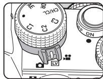 PENTAX KP - Réglez le sélecteur /LV/ sur LV à l'étépe 3 de « Prise de vue avec le visueur » (p.47). - 1