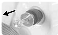 DARTY LAVE-LINGE-TOP-PTL6100 - Removing transit bolts - 2