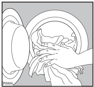 FAURE LFV860 - Chargement du linge - 1