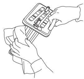 INDESIT IND80110 - NETTOYAGE DU FILTRE INFÉRIEUR - 5